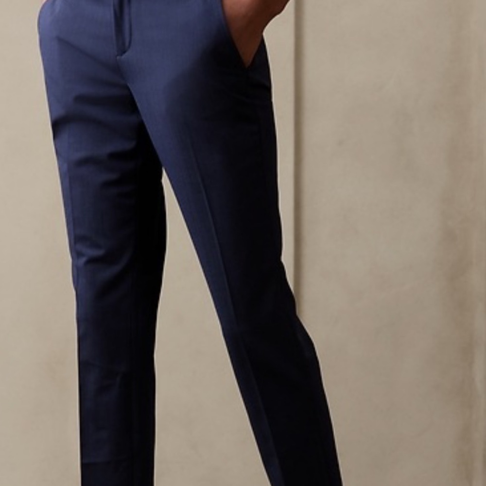 Banana republic! Woman!